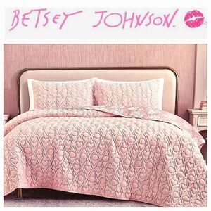 Betsey Johnson 2-PC Reversible Quilt XO Hearts Twin Bedding Set
